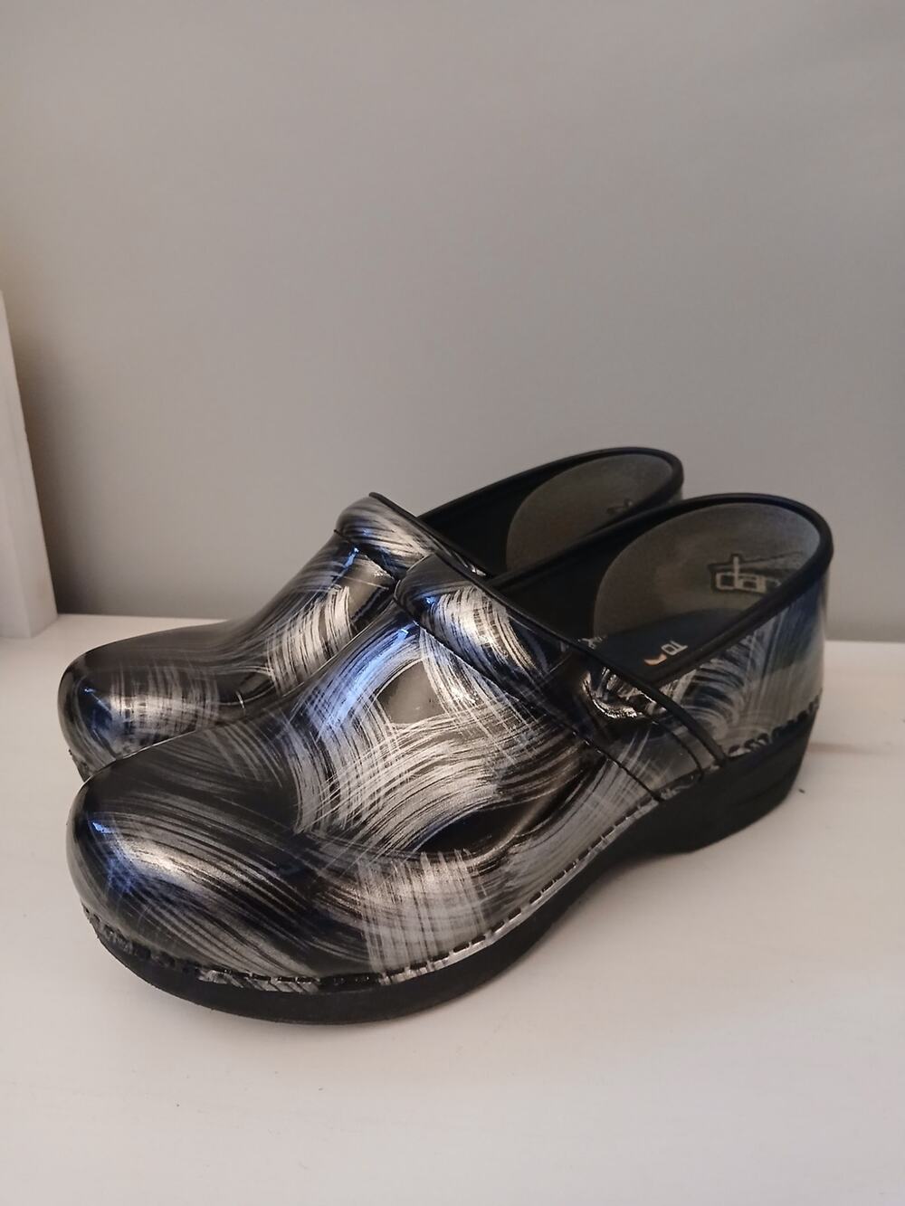 Dansko XP 2.0 Clogs silver swirl EU 42 womens 11.5